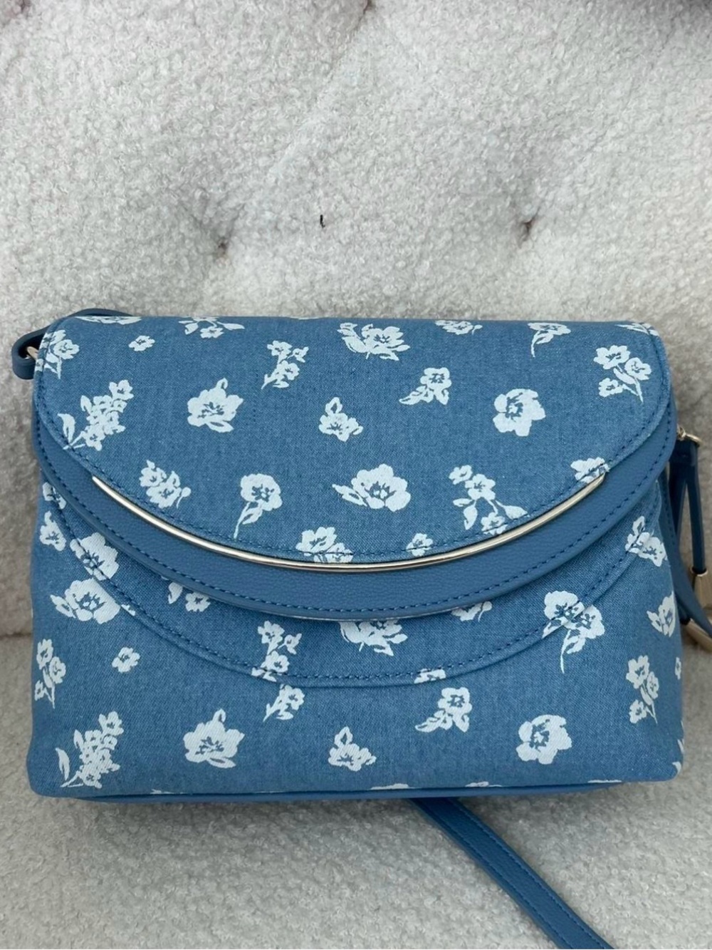 LC Lauren Conrad Blue Floral Crossbody Bag